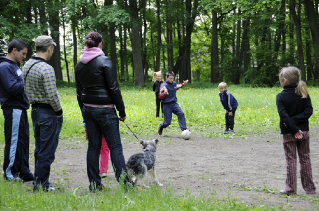 Ar ekskursiju un sporta dienu šis mācību gads beidzās Pilsrundāles vidusskolas Svitenes struktūrvienības audzēkņiem. Liecības viņi saņems 31. maijā. Tad izlaidums arī sešiem sešus gadus vecu bērnu grupiņas audzēkņiem, kuri rudenī sāks...
Autors: Ivars Bogdanovs