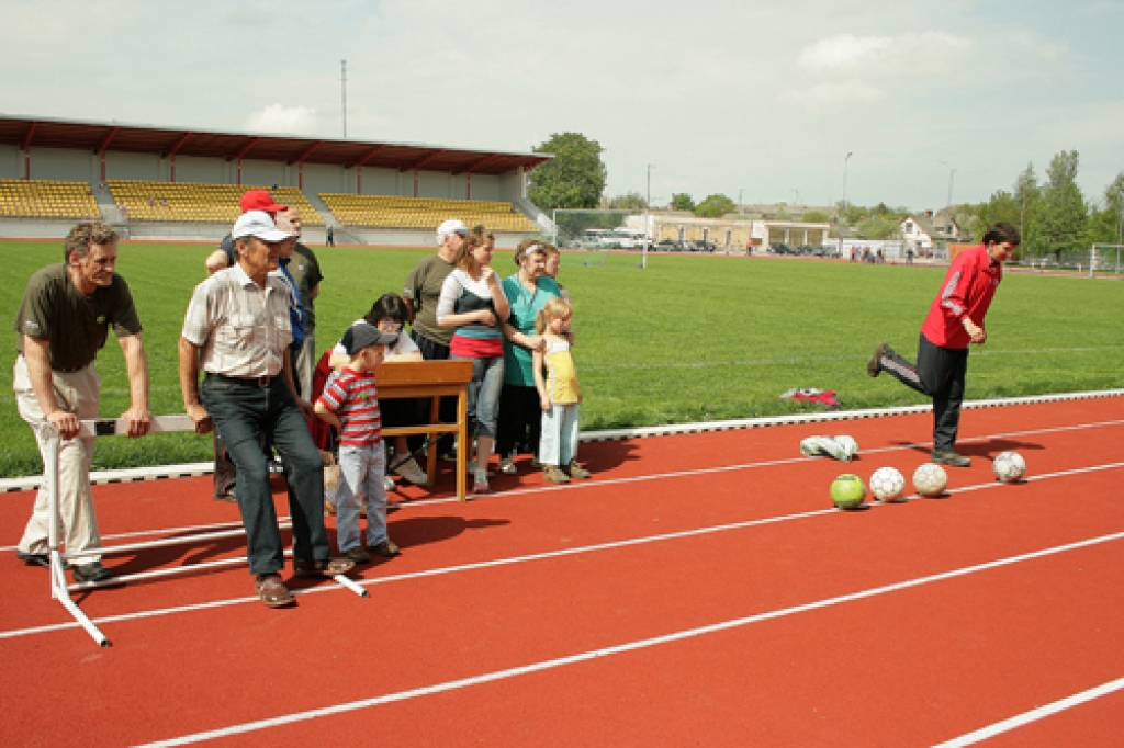 Bauskas atjaunotajā stadionā šī gada maijā uz ikgadējiem sporta svētkiem savus domubiedrus, draugus un līdzjutējus pulcināja Bauskas invalīdu sporta un rehabilitācijas biedrība.Šajā reizē Bauskas novada pirmie pavasara sporta svētki...