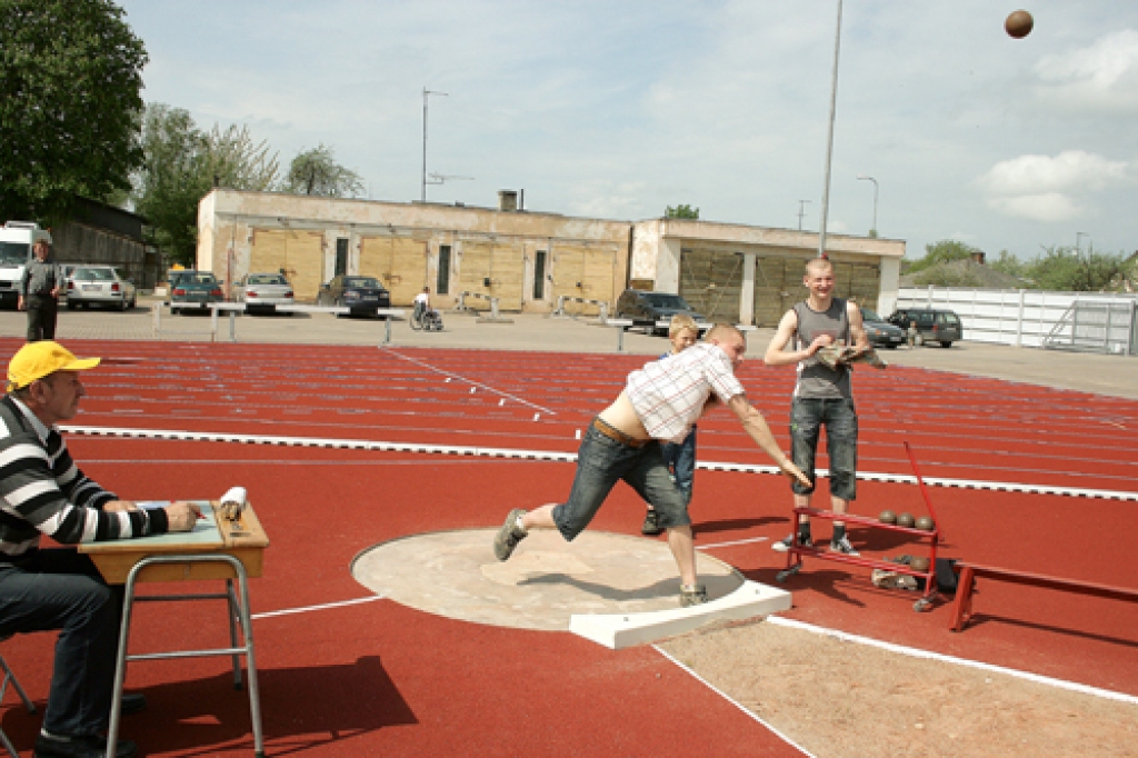 Bauskas atjaunotajā stadionā šī gada maijā uz ikgadējiem sporta svētkiem savus domubiedrus, draugus un līdzjutējus pulcināja Bauskas invalīdu sporta un rehabilitācijas biedrība.Šajā reizē Bauskas novada pirmie pavasara sporta svētki...