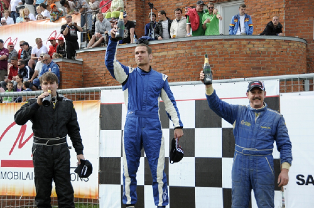 Sporta komplekss «Mūsa» 22. – 23. maijā aizvadījis Eiropas čempionāta (EČ) autokrosā 20. jubilejas sacensības. Norisinājās EČ trešais posms. Pirmo reizi sportisti sacentās piecās dažādās klasēs, bija 69 dalībnieki no 14 valstīm....
Autors: Ivars Bogdanovs