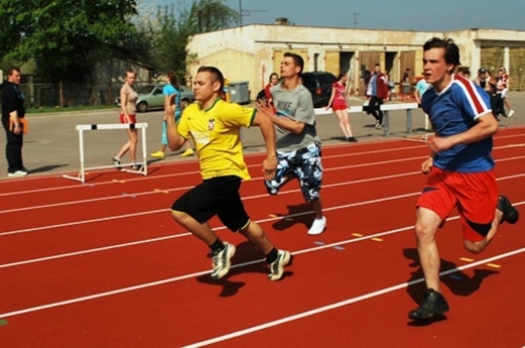 13. un 14. maijā Bauskas pilsētas stadionā notika pirmā Bauskas novada jaunatnes olimpiāde. «Bauskas Dzīve» fotogrāfiju mirkļos piedāvā ieskatīties olimpiādes dalībnieku spraigākajos, aktīvākajos, priecīgākajos un arī bēdīgākajos notikumos.
Autors: Uldis Varnevičs