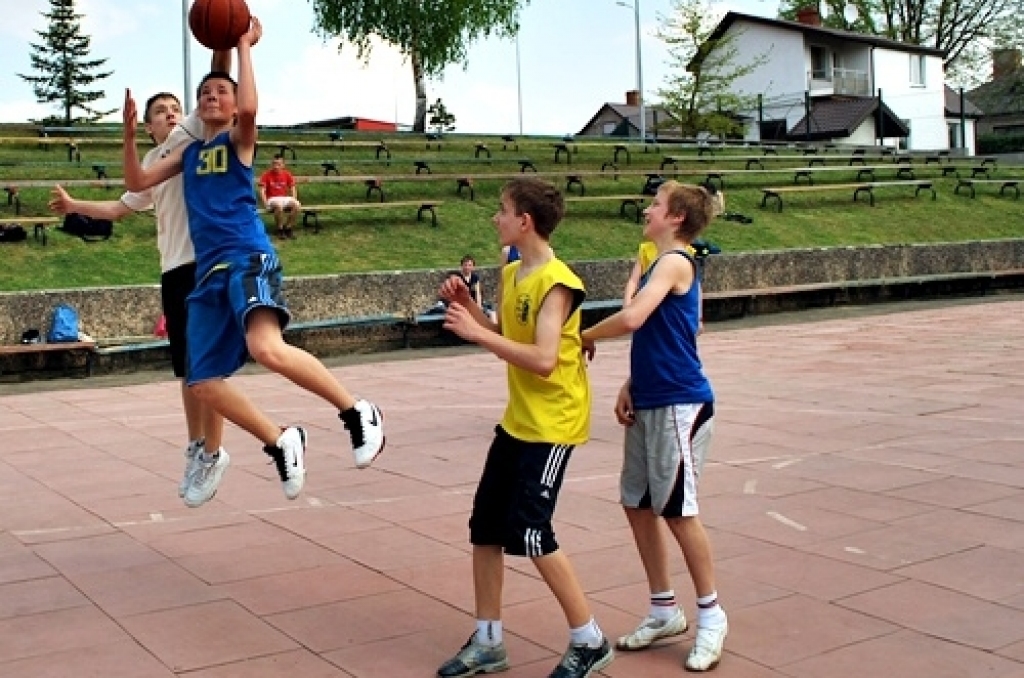 13. un 14. maijā Bauskas pilsētas stadionā notika pirmā Bauskas novada jaunatnes olimpiāde. «Bauskas Dzīve» fotogrāfiju mirkļos piedāvā ieskatīties olimpiādes dalībnieku spraigākajos, aktīvākajos, priecīgākajos un arī bēdīgākajos notikumos.
Autors: Uldis Varnevičs