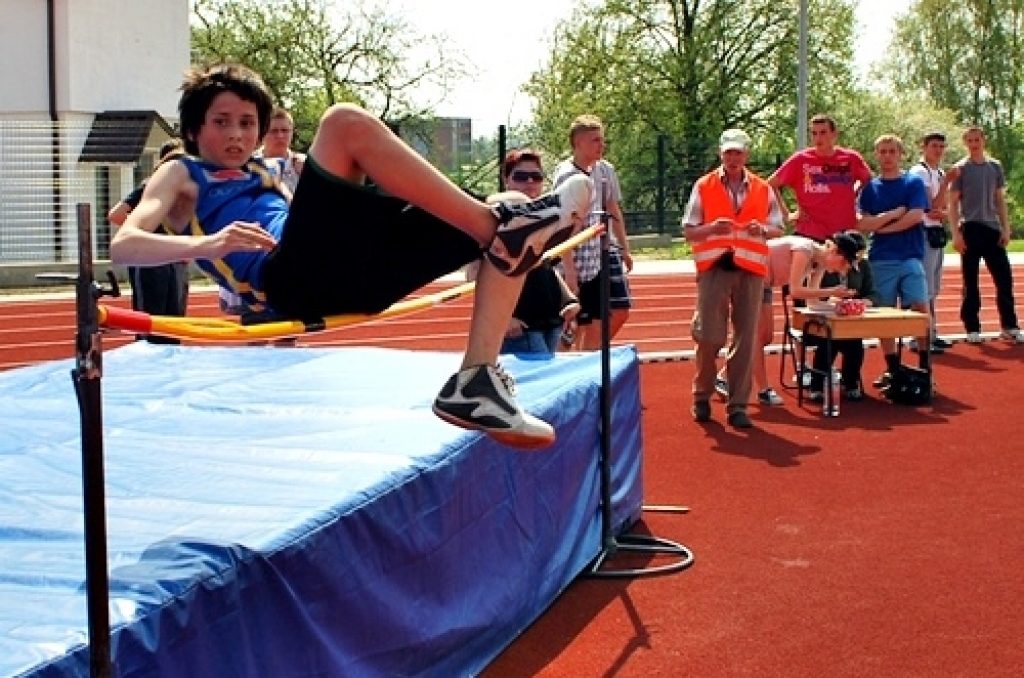 13. un 14. maijā Bauskas pilsētas stadionā notika pirmā Bauskas novada jaunatnes olimpiāde. «Bauskas Dzīve» fotogrāfiju mirkļos piedāvā ieskatīties olimpiādes dalībnieku spraigākajos, aktīvākajos, priecīgākajos un arī bēdīgākajos notikumos.
Autors: Uldis Varnevičs