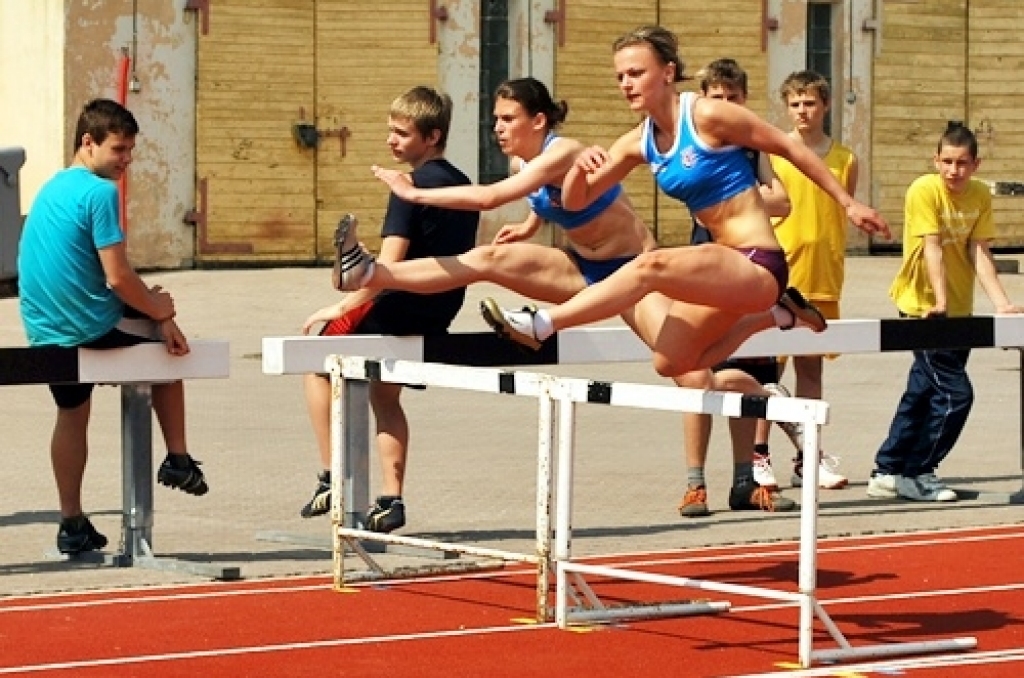 13. un 14. maijā Bauskas pilsētas stadionā notika pirmā Bauskas novada jaunatnes olimpiāde. «Bauskas Dzīve» fotogrāfiju mirkļos piedāvā ieskatīties olimpiādes dalībnieku spraigākajos, aktīvākajos, priecīgākajos un arī bēdīgākajos notikumos.
Autors: Uldis Varnevičs
