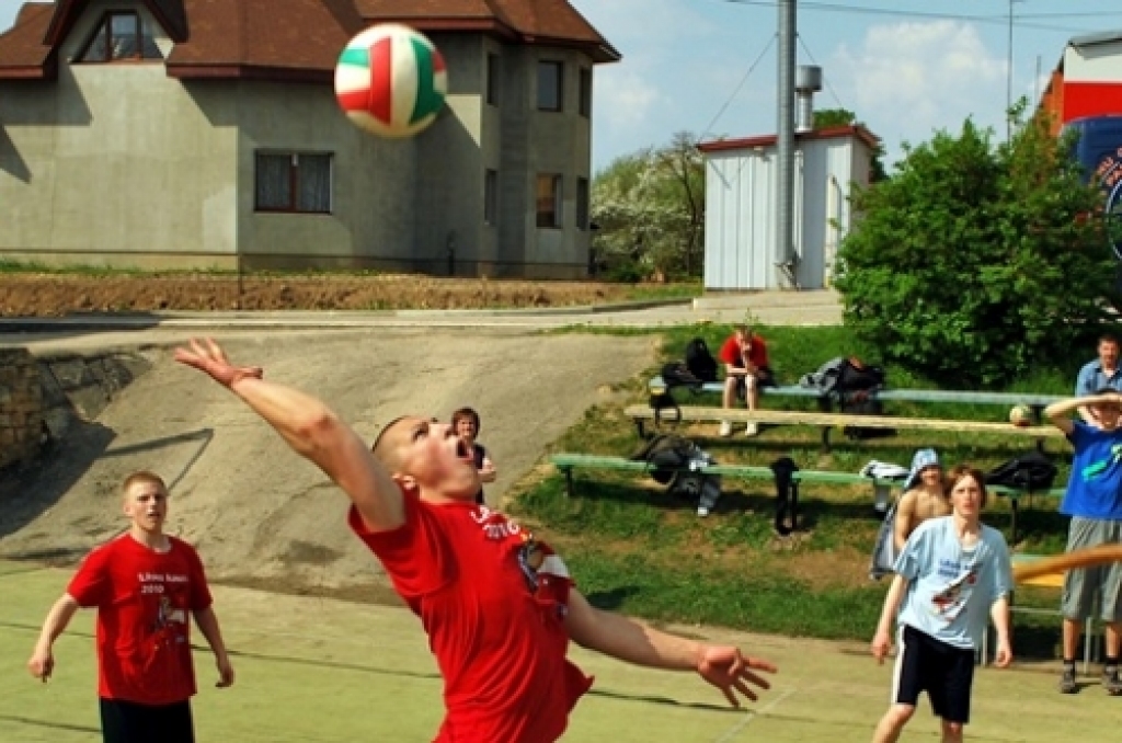 13. un 14. maijā Bauskas pilsētas stadionā notika pirmā Bauskas novada jaunatnes olimpiāde. «Bauskas Dzīve» fotogrāfiju mirkļos piedāvā ieskatīties olimpiādes dalībnieku spraigākajos, aktīvākajos, priecīgākajos un arī bēdīgākajos notikumos.
Autors: Uldis Varnevičs