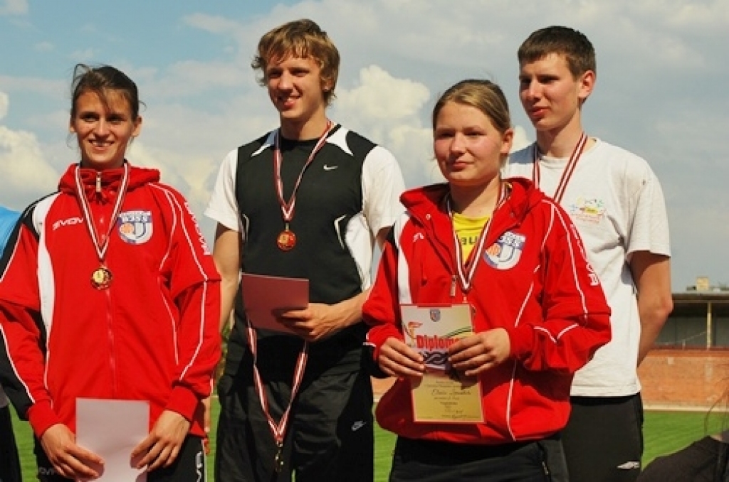 13. un 14. maijā Bauskas pilsētas stadionā notika pirmā Bauskas novada jaunatnes olimpiāde. «Bauskas Dzīve» fotogrāfiju mirkļos piedāvā ieskatīties olimpiādes dalībnieku spraigākajos, aktīvākajos, priecīgākajos un arī bēdīgākajos notikumos.
Autors: Uldis Varnevičs