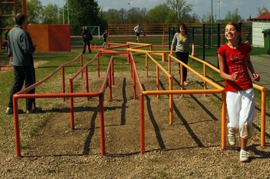 10. maijā ar šķēršļu joslas skrējienu noslēdzās Bauskas 1. vidusskolas spartakiāde. Vidusskolu grupā labākie bija 12. a klase, 8. - 9. klašu grupā - 9. b klase, bet 5. - 7. klašu grupā - 6. a klase. Pēdējās divās disciplīnās -...
Autors: Uldis Varnevičs