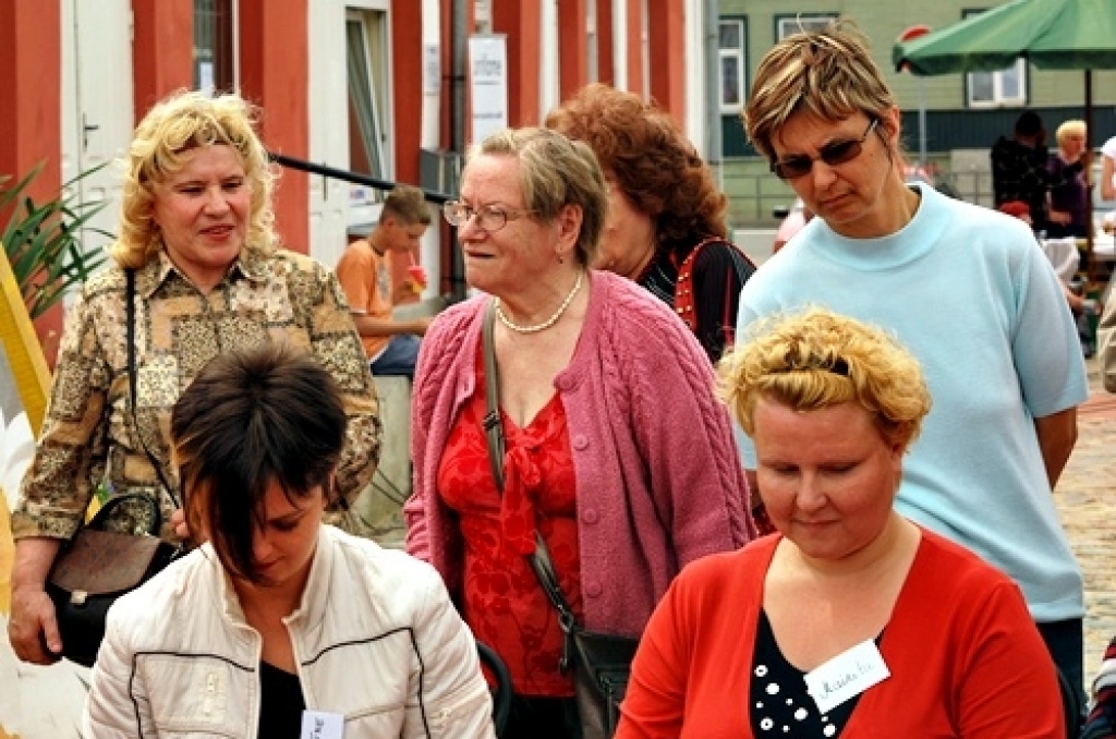Latvijas ātradīšanas čempionāta posmā Bauskā 20. jūnijā uzvarēja Vecsaules pagasta Ozolaines iedzīvotāja Mairita Berešņeviča. Portāla uzadi.lv rīkoto sacensību gaitā dalībniecēm labiskajā rakstā bija jānoada 30 rindu ar 20 valdziņiem...
Autors: Uldis Varnevičs