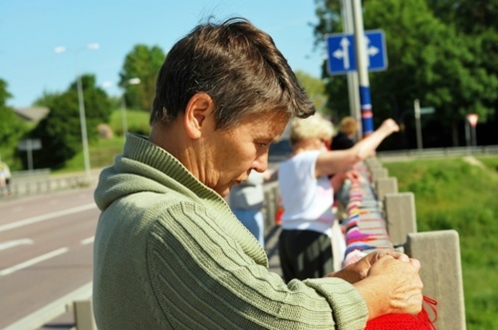 Svētdien, 20. jūnijā, Bauskā ar adījumu slejām tika pārklāts Mēmeles tilts. Šis pasākums notika akcijas «Dzijām savienotas pilsētas» laikā. Pieteicās adītājas no Bauskas, Vecumnieku novada Bārbeles, Skaistkalnes, Bauskas novada Vecsaules,...
Autors: Uldis Varnevičs