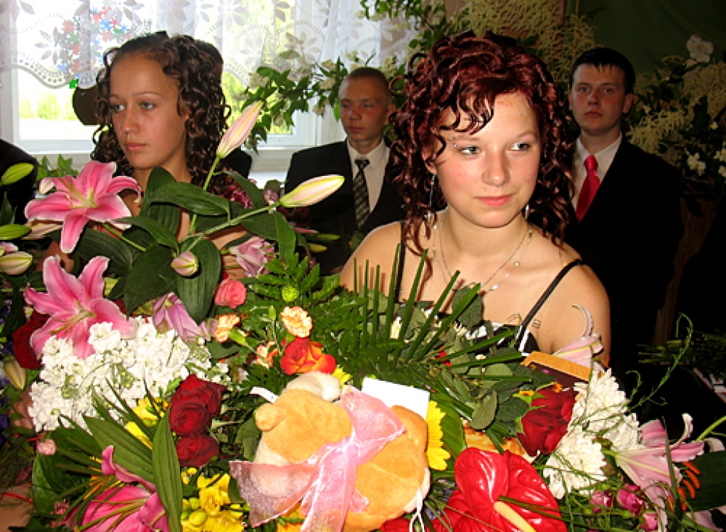 Mežgaļu pamatskolā 14 jaunieši 11. jūnijā saņēma apliecību par pamatizglītības iegūšanu. Svinīgā izlaiduma ceremonija pirmo reizi bija skolas direktorei Agnese Mackevičai, tajā pirmo reizi piedalījās arī pagasta pārvaldes vadītāja Baiba...
Autors: Vilnis Auzāns