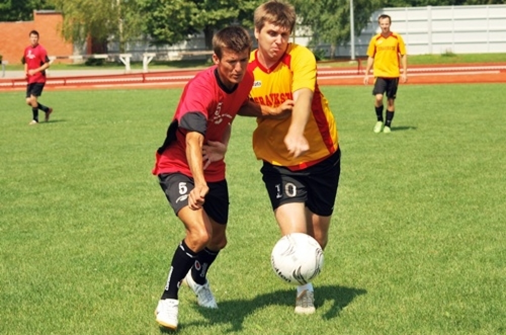 Bauskas pilsētas stadionā otrdienās, ceturtdienās un sestdienās notiek Bauskas novada atklātā čempionāta un Rundāles novada domes kausa izcīņa minifutbolā. Piedalās astoņas komandas – Veterāni, Brunava, Gailīši, Īslīce, Ceraukste,...
Autors: Uldis Varnevičs