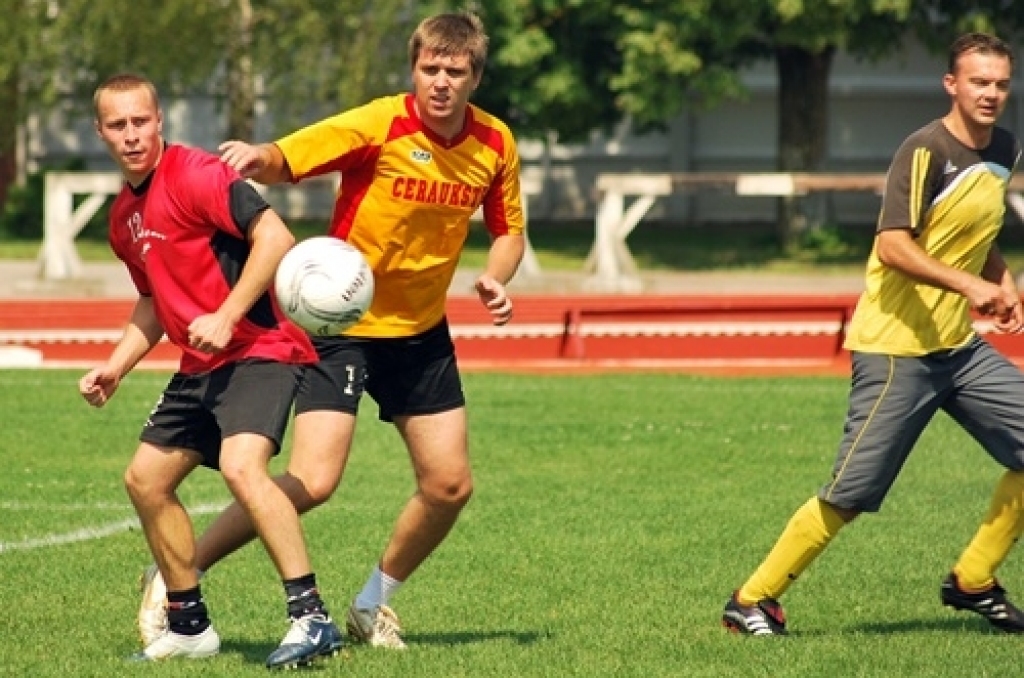 Bauskas pilsētas stadionā otrdienās, ceturtdienās un sestdienās notiek Bauskas novada atklātā čempionāta un Rundāles novada domes kausa izcīņa minifutbolā. Piedalās astoņas komandas – Veterāni, Brunava, Gailīši, Īslīce, Ceraukste,...
Autors: Uldis Varnevičs