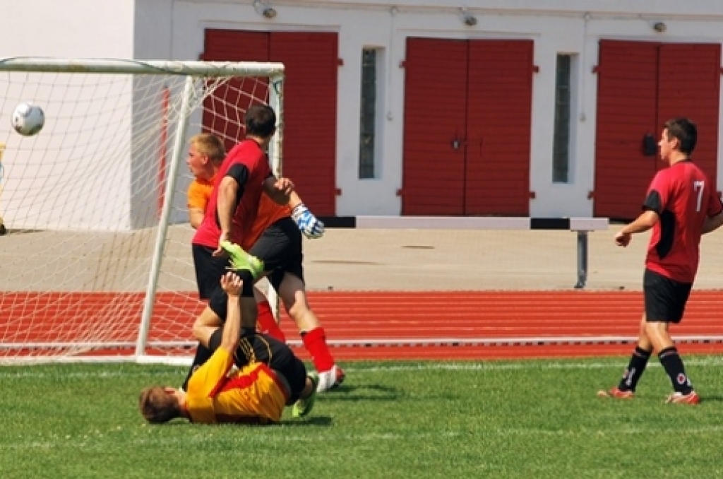 Bauskas pilsētas stadionā otrdienās, ceturtdienās un sestdienās notiek Bauskas novada atklātā čempionāta un Rundāles novada domes kausa izcīņa minifutbolā. Piedalās astoņas komandas – Veterāni, Brunava, Gailīši, Īslīce, Ceraukste,...
Autors: Uldis Varnevičs