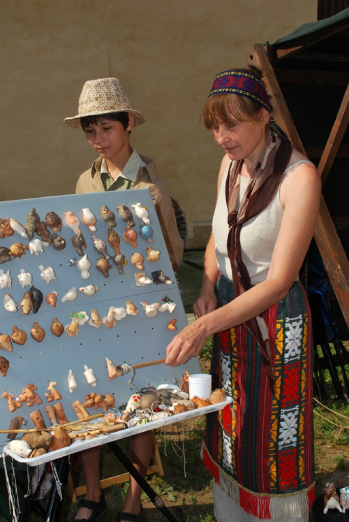 Pirmais Bauskas mākslas un amatniecības festivāls 24. jūlija vakarā noslēdzās ar dalībnieku saviesīgu pasēdēšanu un jautriem dančiem Zemnieka sētas un lauksaimniecības mašīnu muzejā Gailīšu pagastā. Pirms tam dažādi pasākumi 23. un 24....