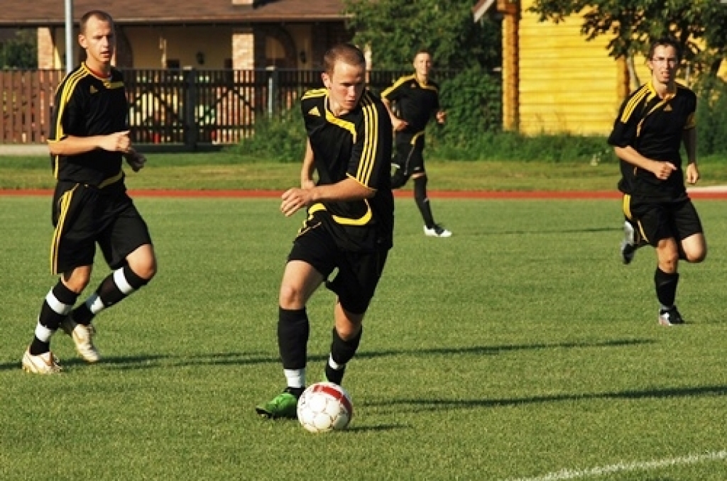 Bauskas pilsētas stadionā 22. jūlija vakarā notika 2010./2011. gada Latvijas Futbola federācijas kausa izcīņas B grupas 1. kārtas spēle starp FK «Bauska/Iecava» un SK «Imanta». Apmēram pussimt skatītāju klātbūtnē mūsu futbolisti...
Autors: Uldis Varnevičs
