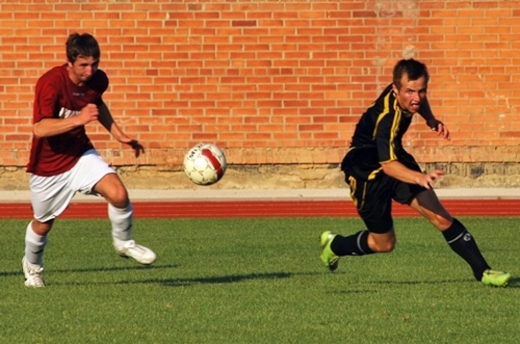 Bauskas pilsētas stadionā 22. jūlija vakarā notika 2010./2011. gada Latvijas Futbola federācijas kausa izcīņas B grupas 1. kārtas spēle starp FK «Bauska/Iecava» un SK «Imanta». Apmēram pussimt skatītāju klātbūtnē mūsu futbolisti...
Autors: Uldis Varnevičs