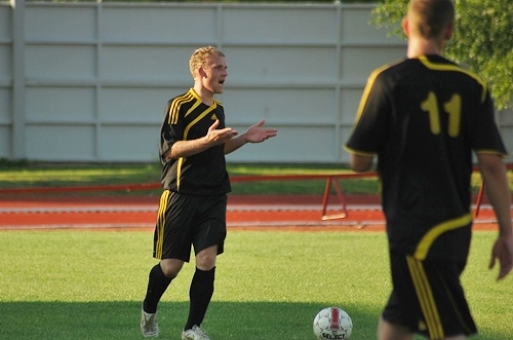 Bauskas pilsētas stadionā 22. jūlija vakarā notika 2010./2011. gada Latvijas Futbola federācijas kausa izcīņas B grupas 1. kārtas spēle starp FK «Bauska/Iecava» un SK «Imanta». Apmēram pussimt skatītāju klātbūtnē mūsu futbolisti...
Autors: Uldis Varnevičs