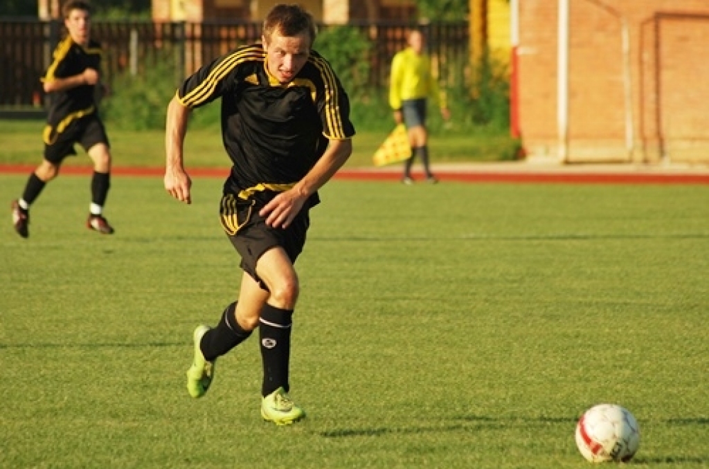 Bauskas pilsētas stadionā 22. jūlija vakarā notika 2010./2011. gada Latvijas Futbola federācijas kausa izcīņas B grupas 1. kārtas spēle starp FK «Bauska/Iecava» un SK «Imanta». Apmēram pussimt skatītāju klātbūtnē mūsu futbolisti...
Autors: Uldis Varnevičs
