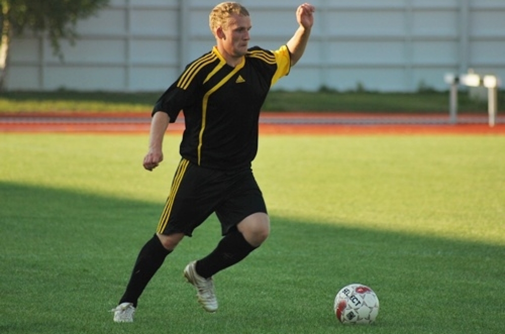 Bauskas pilsētas stadionā 22. jūlija vakarā notika 2010./2011. gada Latvijas Futbola federācijas kausa izcīņas B grupas 1. kārtas spēle starp FK «Bauska/Iecava» un SK «Imanta». Apmēram pussimt skatītāju klātbūtnē mūsu futbolisti...
Autors: Uldis Varnevičs