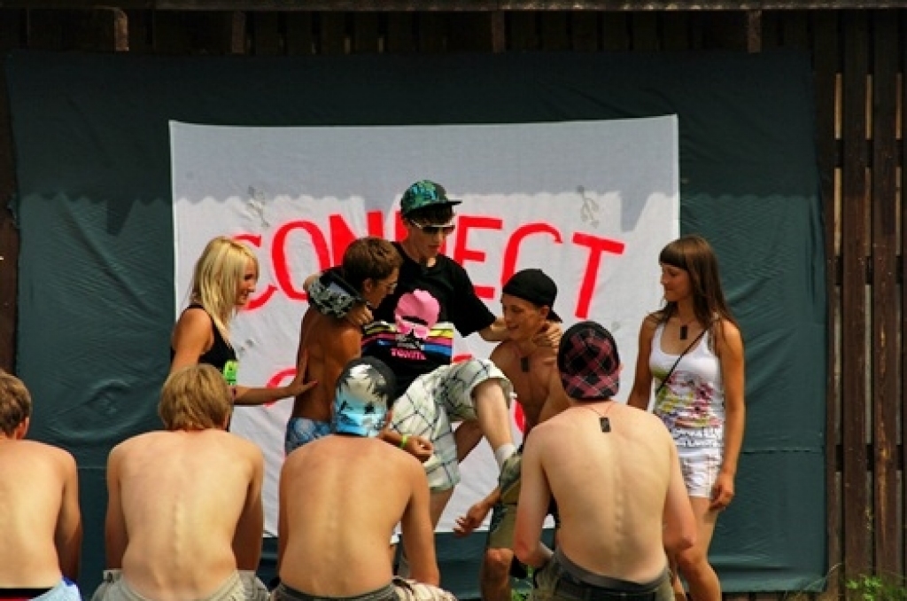 Vairāk nekā 50 dalībnieku piedalījās biedrības «Stelpīte» organizētajā jauniešu festivālā «Connect 2010», kurš notika 16. jūlijā Stelpē. Festivāla programmā pēcpusdienā bija netradicionālās sporta spēles, tika sacerēta oda festivālam, bet...
Autors: Uldis Varnevičs