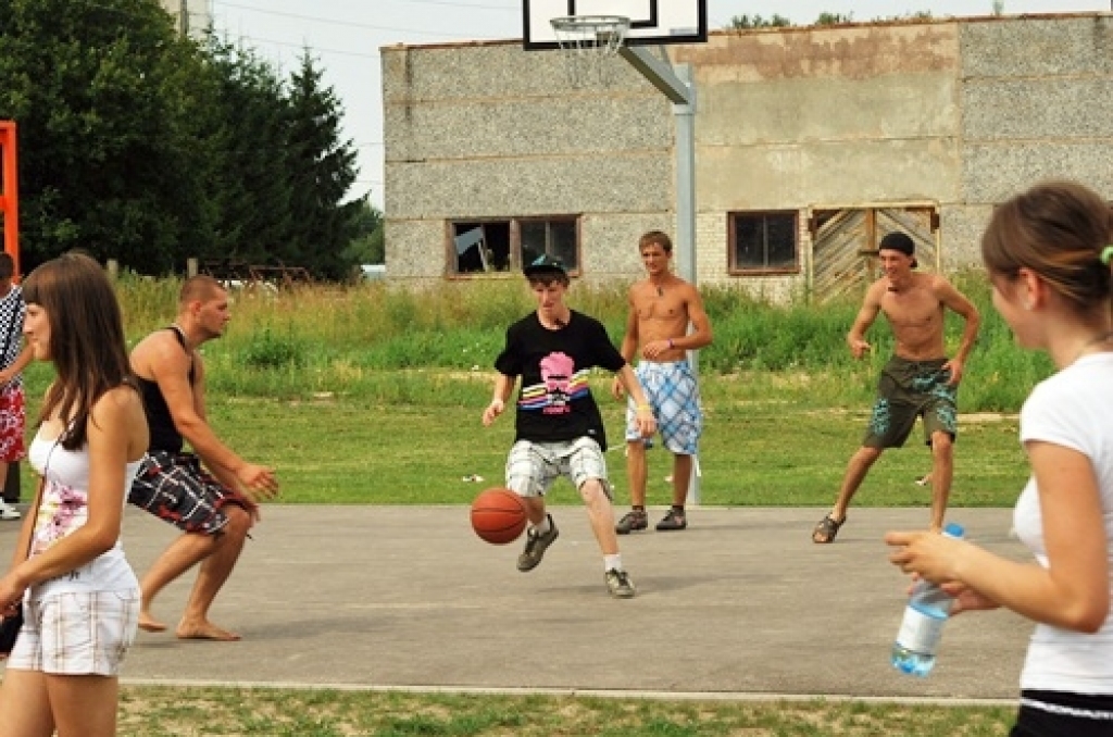 Vairāk nekā 50 dalībnieku piedalījās biedrības «Stelpīte» organizētajā jauniešu festivālā «Connect 2010», kurš notika 16. jūlijā Stelpē. Festivāla programmā pēcpusdienā bija netradicionālās sporta spēles, tika sacerēta oda festivālam, bet...
Autors: Uldis Varnevičs