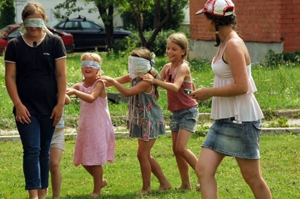 Vairāk nekā 50 dalībnieku piedalījās biedrības «Stelpīte» organizētajā jauniešu festivālā «Connect 2010», kurš notika 16. jūlijā Stelpē. Festivāla programmā pēcpusdienā bija netradicionālās sporta spēles, tika sacerēta oda festivālam, bet...
Autors: Uldis Varnevičs