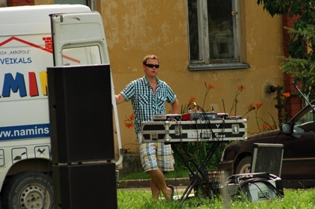 Vairāk nekā 50 dalībnieku piedalījās biedrības «Stelpīte» organizētajā jauniešu festivālā «Connect 2010», kurš notika 16. jūlijā Stelpē. Festivāla programmā pēcpusdienā bija netradicionālās sporta spēles, tika sacerēta oda festivālam, bet...
Autors: Uldis Varnevičs