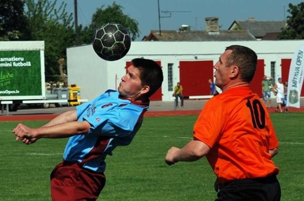 Turnīra «Mītava Open 2010» Bauskas posma sacīkstēs bija pieteikta 21 futbolkomanda, no kurām sešas bija no mūsu novadiem – «NHS», «Manta.lv», «Evaautonams.lv», «Akmentiņi un Co», «Rainis» un «Īslīce». Visveiksmīgāk sacensībās startēja...
Autors: Uldis Varnevičs