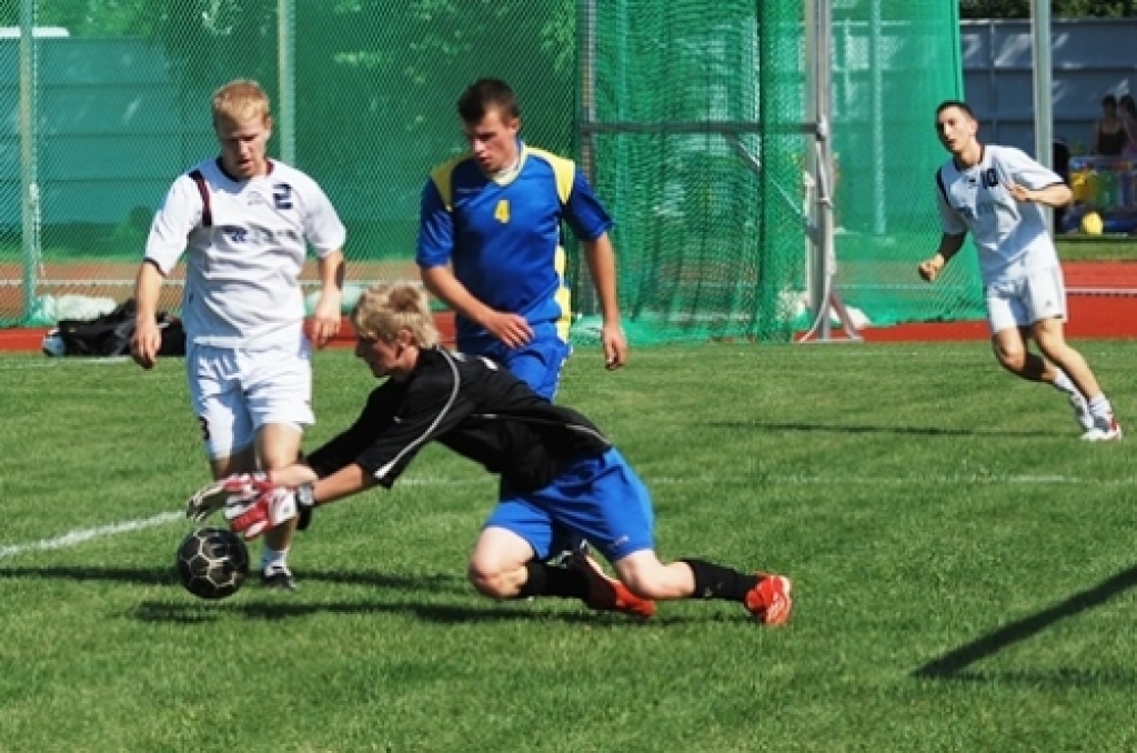 Turnīra «Mītava Open 2010» Bauskas posma sacīkstēs bija pieteikta 21 futbolkomanda, no kurām sešas bija no mūsu novadiem – «NHS», «Manta.lv», «Evaautonams.lv», «Akmentiņi un Co», «Rainis» un «Īslīce». Visveiksmīgāk sacensībās startēja...
Autors: Uldis Varnevičs