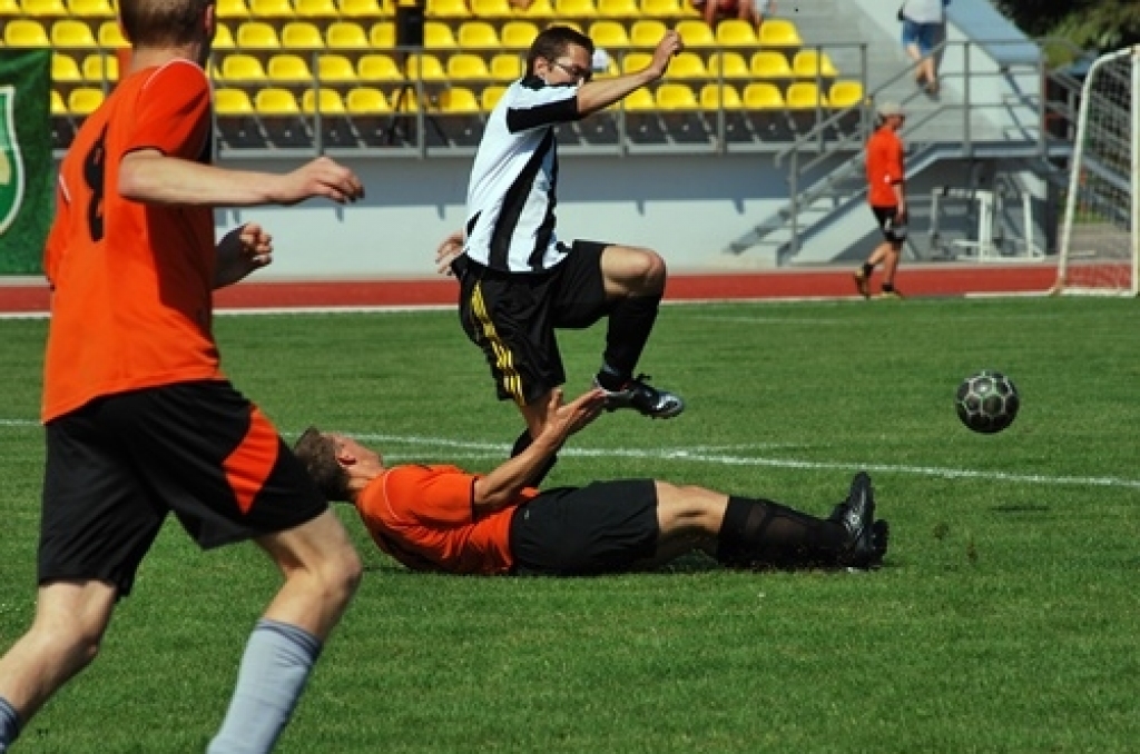 Turnīra «Mītava Open 2010» Bauskas posma sacīkstēs bija pieteikta 21 futbolkomanda, no kurām sešas bija no mūsu novadiem – «NHS», «Manta.lv», «Evaautonams.lv», «Akmentiņi un Co», «Rainis» un «Īslīce». Visveiksmīgāk sacensībās startēja...
Autors: Uldis Varnevičs