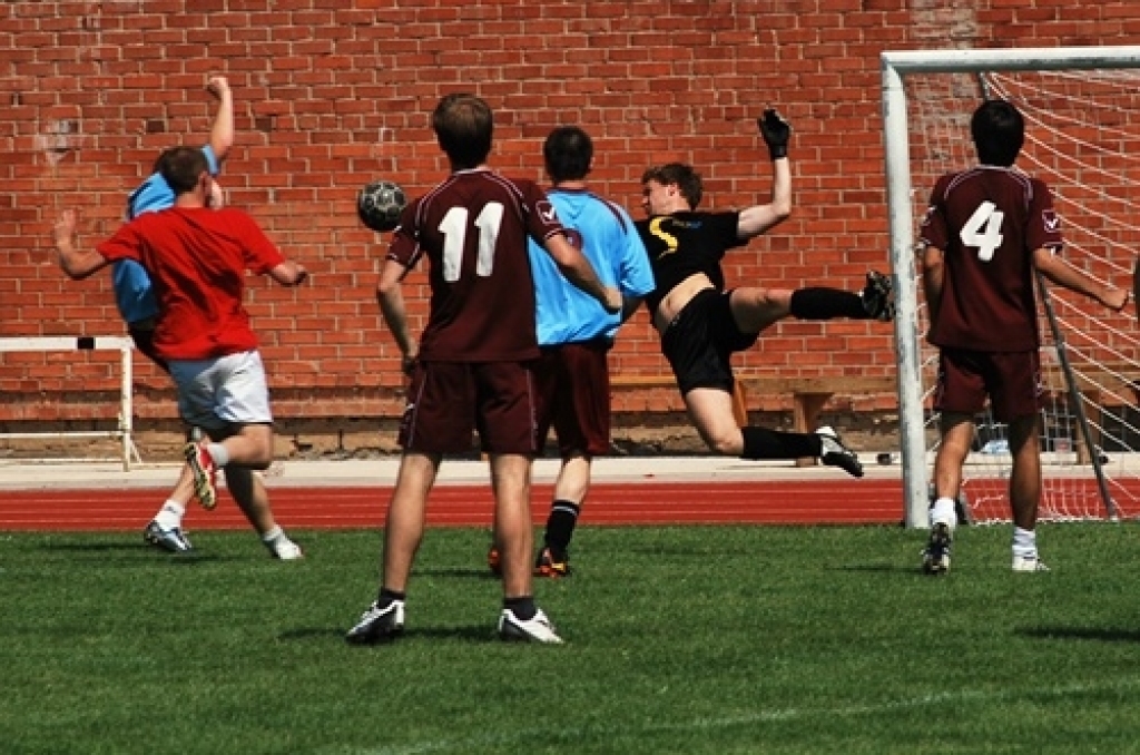 Turnīra «Mītava Open 2010» Bauskas posma sacīkstēs bija pieteikta 21 futbolkomanda, no kurām sešas bija no mūsu novadiem – «NHS», «Manta.lv», «Evaautonams.lv», «Akmentiņi un Co», «Rainis» un «Īslīce». Visveiksmīgāk sacensībās startēja...
Autors: Uldis Varnevičs