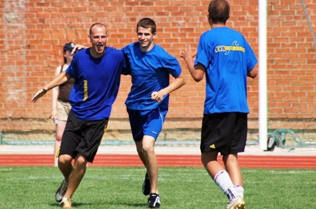 Turnīra «Mītava Open 2010» Bauskas posma sacīkstēs bija pieteikta 21 futbolkomanda, no kurām sešas bija no mūsu novadiem – «NHS», «Manta.lv», «Evaautonams.lv», «Akmentiņi un Co», «Rainis» un «Īslīce». Visveiksmīgāk sacensībās startēja...
Autors: Uldis Varnevičs