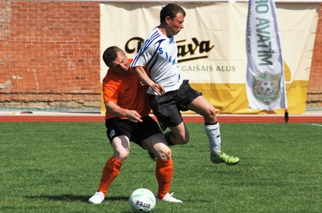 Turnīra «Mītava Open 2010» Bauskas posma sacīkstēs bija pieteikta 21 futbolkomanda, no kurām sešas bija no mūsu novadiem – «NHS», «Manta.lv», «Evaautonams.lv», «Akmentiņi un Co», «Rainis» un «Īslīce». Visveiksmīgāk sacensībās startēja...
Autors: Uldis Varnevičs