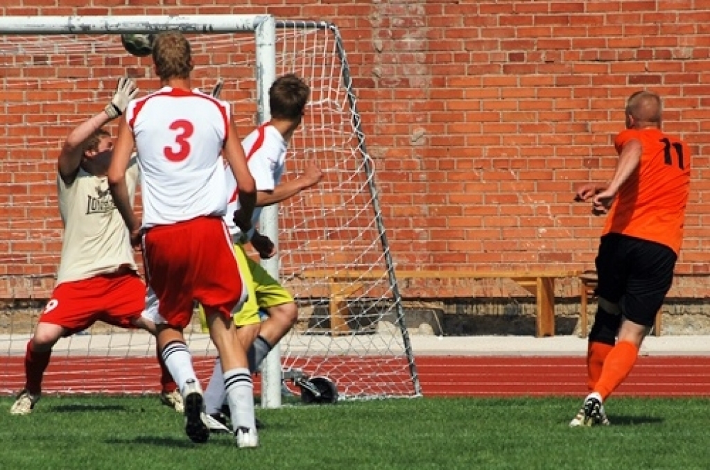 Turnīra «Mītava Open 2010» Bauskas posma sacīkstēs bija pieteikta 21 futbolkomanda, no kurām sešas bija no mūsu novadiem – «NHS», «Manta.lv», «Evaautonams.lv», «Akmentiņi un Co», «Rainis» un «Īslīce». Visveiksmīgāk sacensībās startēja...
Autors: Uldis Varnevičs