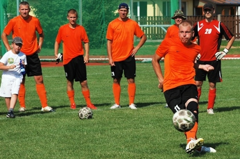 Turnīra «Mītava Open 2010» Bauskas posma sacīkstēs bija pieteikta 21 futbolkomanda, no kurām sešas bija no mūsu novadiem – «NHS», «Manta.lv», «Evaautonams.lv», «Akmentiņi un Co», «Rainis» un «Īslīce». Visveiksmīgāk sacensībās startēja...
Autors: Uldis Varnevičs