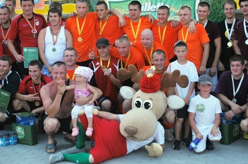 Turnīra «Mītava Open 2010» Bauskas posma sacīkstēs bija pieteikta 21 futbolkomanda, no kurām sešas bija no mūsu novadiem – «NHS», «Manta.lv», «Evaautonams.lv», «Akmentiņi un Co», «Rainis» un «Īslīce». Visveiksmīgāk sacensībās startēja...
Autors: Uldis Varnevičs