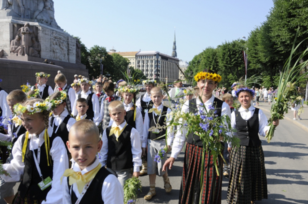 Šogad 10. Latvijas skolu jaunatnes dziesmu un deju svētku gājiens bija citādāks, nekā iepriekšējos gadus. «Tomēr ir patiess prieks par to, ka tas ir izdevies un spējis iepriecināt gan dalībniekus, gan skatītājus,» tādu viedokli pauž svētku...
Autors: Ivars Bogdanovs
