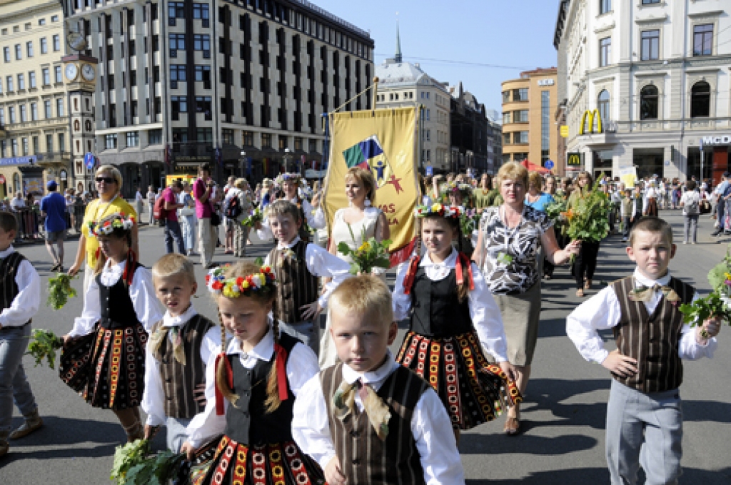 Šogad 10. Latvijas skolu jaunatnes dziesmu un deju svētku gājiens bija citādāks, nekā iepriekšējos gadus. «Tomēr ir patiess prieks par to, ka tas ir izdevies un spējis iepriecināt gan dalībniekus, gan skatītājus,» tādu viedokli pauž svētku...
Autors: Ivars Bogdanovs