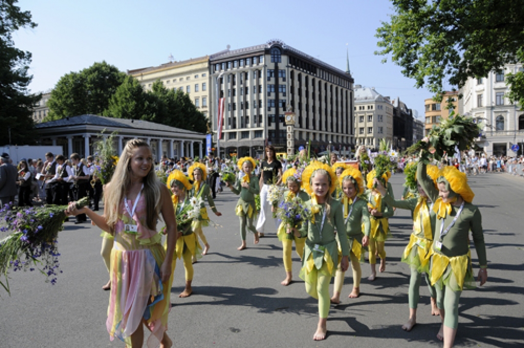 Šogad 10. Latvijas skolu jaunatnes dziesmu un deju svētku gājiens bija citādāks, nekā iepriekšējos gadus. «Tomēr ir patiess prieks par to, ka tas ir izdevies un spējis iepriecināt gan dalībniekus, gan skatītājus,» tādu viedokli pauž svētku...
Autors: Ivars Bogdanovs