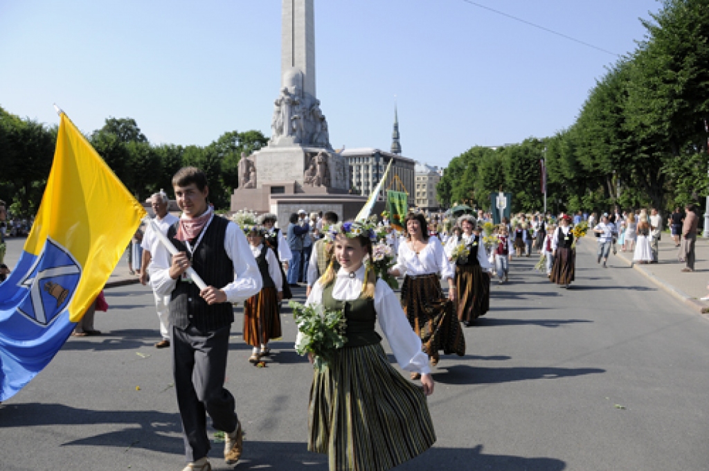 Šogad 10. Latvijas skolu jaunatnes dziesmu un deju svētku gājiens bija citādāks, nekā iepriekšējos gadus. «Tomēr ir patiess prieks par to, ka tas ir izdevies un spējis iepriecināt gan dalībniekus, gan skatītājus,» tādu viedokli pauž svētku...
Autors: Ivars Bogdanovs