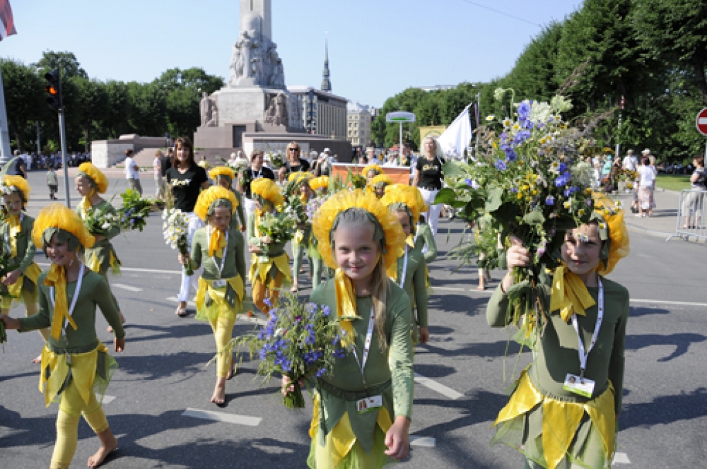 Šogad 10. Latvijas skolu jaunatnes dziesmu un deju svētku gājiens bija citādāks, nekā iepriekšējos gadus. «Tomēr ir patiess prieks par to, ka tas ir izdevies un spējis iepriecināt gan dalībniekus, gan skatītājus,» tādu viedokli pauž svētku...
Autors: Ivars Bogdanovs