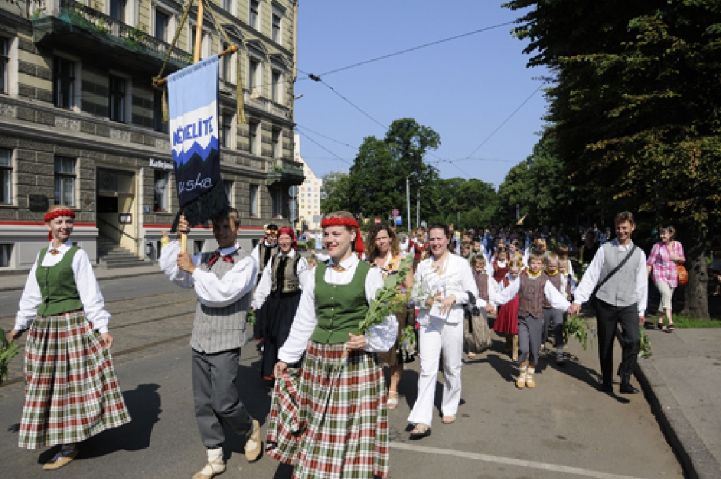 Šogad 10. Latvijas skolu jaunatnes dziesmu un deju svētku gājiens bija citādāks, nekā iepriekšējos gadus. «Tomēr ir patiess prieks par to, ka tas ir izdevies un spējis iepriecināt gan dalībniekus, gan skatītājus,» tādu viedokli pauž svētku...
Autors: Ivars Bogdanovs