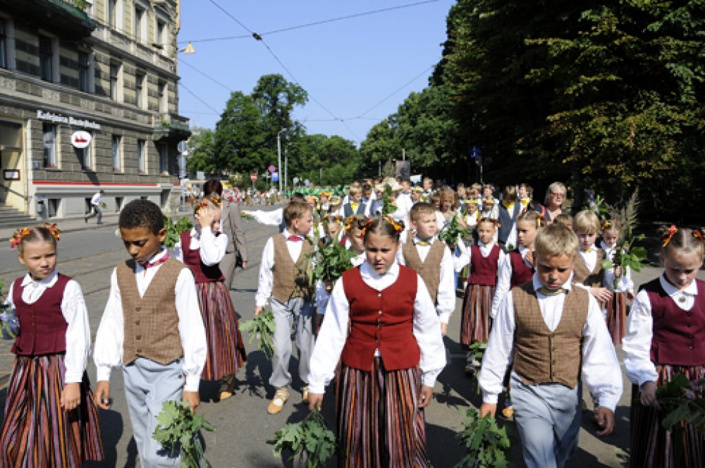Šogad 10. Latvijas skolu jaunatnes dziesmu un deju svētku gājiens bija citādāks, nekā iepriekšējos gadus. «Tomēr ir patiess prieks par to, ka tas ir izdevies un spējis iepriecināt gan dalībniekus, gan skatītājus,» tādu viedokli pauž svētku...
Autors: Ivars Bogdanovs