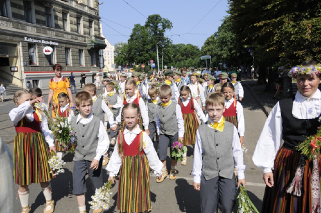 Šogad 10. Latvijas skolu jaunatnes dziesmu un deju svētku gājiens bija citādāks, nekā iepriekšējos gadus. «Tomēr ir patiess prieks par to, ka tas ir izdevies un spējis iepriecināt gan dalībniekus, gan skatītājus,» tādu viedokli pauž svētku...
Autors: Ivars Bogdanovs