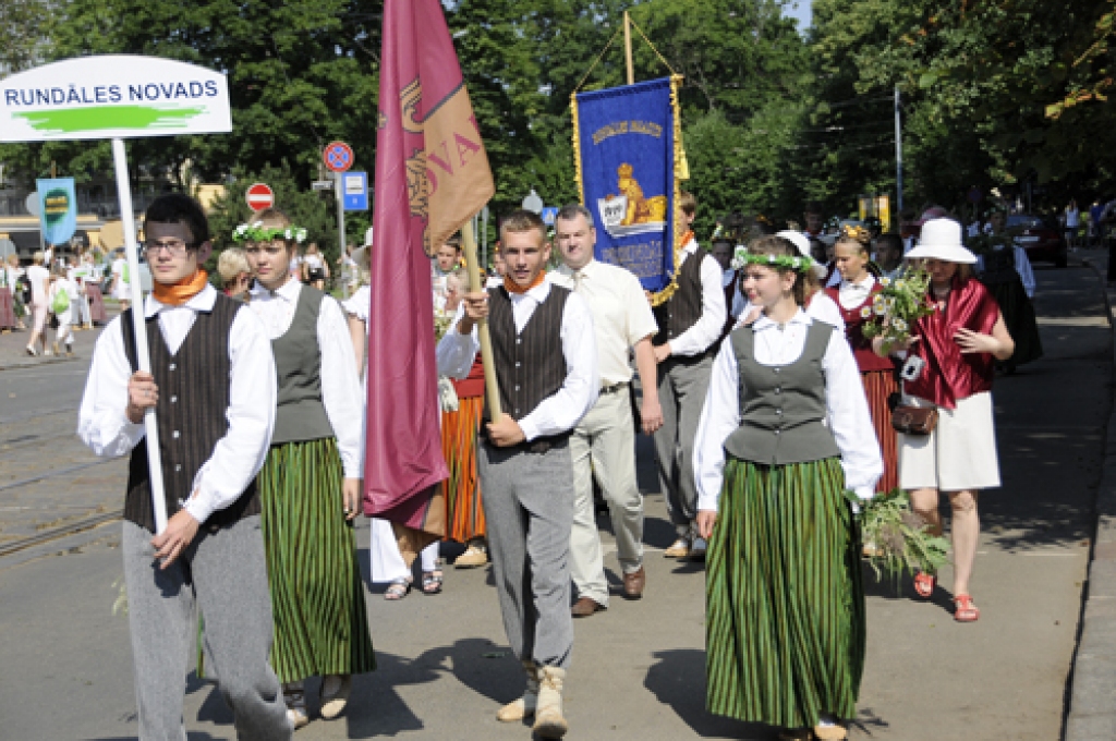 Šogad 10. Latvijas skolu jaunatnes dziesmu un deju svētku gājiens bija citādāks, nekā iepriekšējos gadus. «Tomēr ir patiess prieks par to, ka tas ir izdevies un spējis iepriecināt gan dalībniekus, gan skatītājus,» tādu viedokli pauž svētku...
Autors: Ivars Bogdanovs
