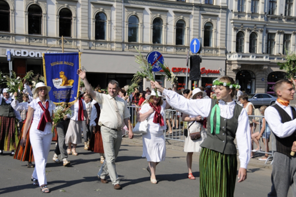 Šogad 10. Latvijas skolu jaunatnes dziesmu un deju svētku gājiens bija citādāks, nekā iepriekšējos gadus. «Tomēr ir patiess prieks par to, ka tas ir izdevies un spējis iepriecināt gan dalībniekus, gan skatītājus,» tādu viedokli pauž svētku...
Autors: Ivars Bogdanovs