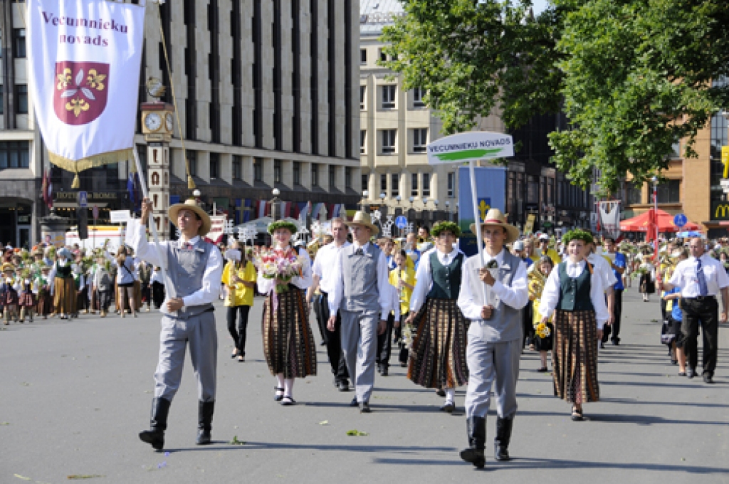 Šogad 10. Latvijas skolu jaunatnes dziesmu un deju svētku gājiens bija citādāks, nekā iepriekšējos gadus. «Tomēr ir patiess prieks par to, ka tas ir izdevies un spējis iepriecināt gan dalībniekus, gan skatītājus,» tādu viedokli pauž svētku...
Autors: Ivars Bogdanovs