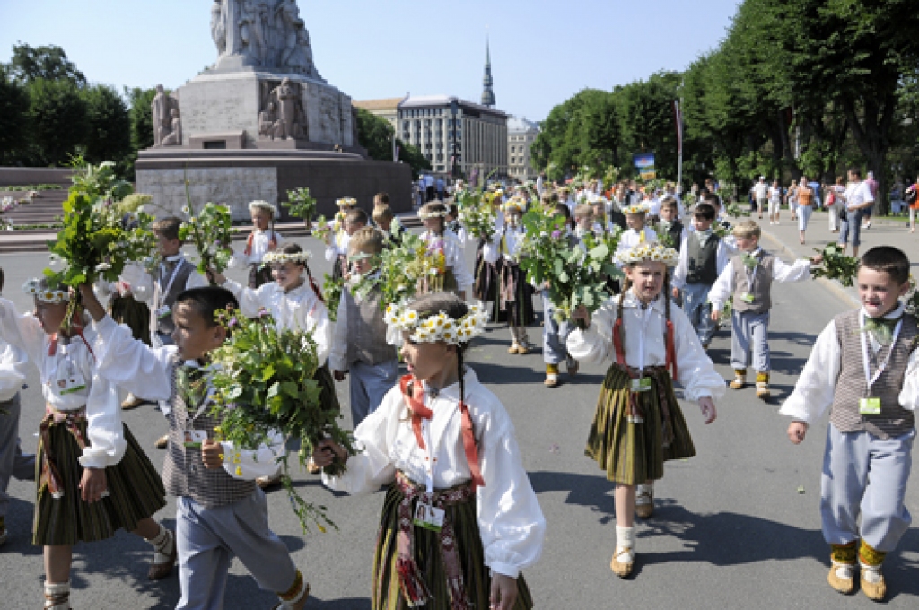 Šogad 10. Latvijas skolu jaunatnes dziesmu un deju svētku gājiens bija citādāks, nekā iepriekšējos gadus. «Tomēr ir patiess prieks par to, ka tas ir izdevies un spējis iepriecināt gan dalībniekus, gan skatītājus,» tādu viedokli pauž svētku...
Autors: Ivars Bogdanovs