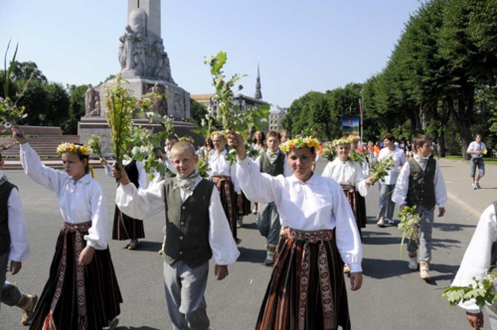 Šogad 10. Latvijas skolu jaunatnes dziesmu un deju svētku gājiens bija citādāks, nekā iepriekšējos gadus. «Tomēr ir patiess prieks par to, ka tas ir izdevies un spējis iepriecināt gan dalībniekus, gan skatītājus,» tādu viedokli pauž svētku...
Autors: Ivars Bogdanovs