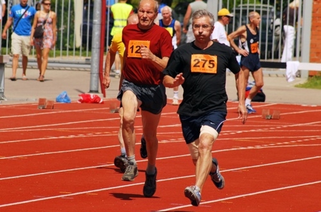 Medaļu un diplomu lietus «nolija» sestdien, 3. jūlijā, Bauskas stadionā. Vairāk nekā 450 vieglatlētu cīnījās par Latvijas Sporta veterānu savienības 47. sporta spēļu un Baltijas valstu pirmā atklātā čempionāta godalgām vieglatlētikā....
Autors: Uldis Varnevičs
